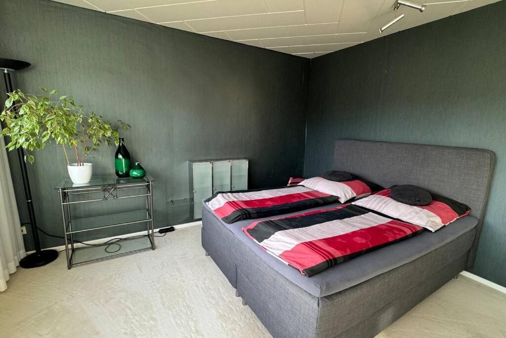 Monikas Home - Gemuetliche 3-Zimmer-Wohnung Im Herzen Von เบิบลิงเงน ภายนอก รูปภาพ