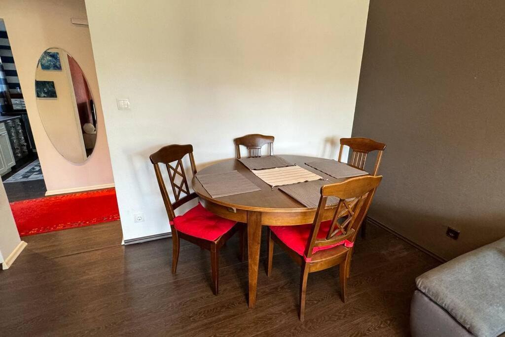 Monikas Home - Gemuetliche 3-Zimmer-Wohnung Im Herzen Von เบิบลิงเงน ภายนอก รูปภาพ